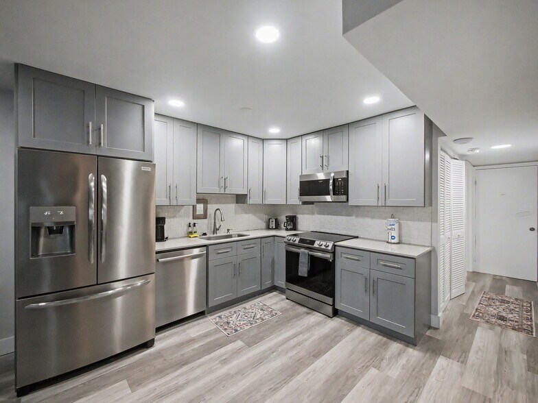 More Photos Of 112 Claremont Ln, Palm Beach Shores Apartments For Sale