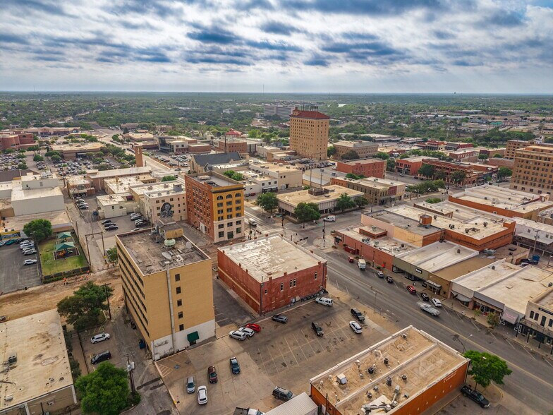 More Photos Of 29 S Chadbourne St, San Angelo Drugstore For Sale