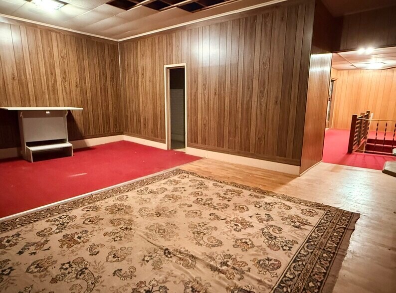 More Photos Of 130 E Main St, Marion Storefront For Sale