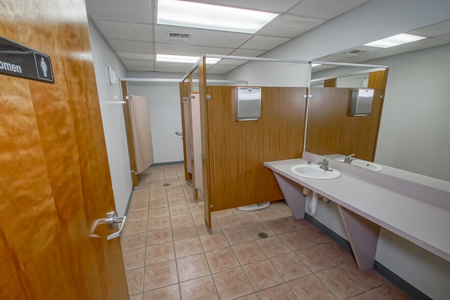 More Photos Of 1425 Sams Ave, New Orleans Office For Sale