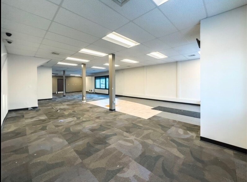 More Photos Of 660 S Union St, Lawrence Warehouse For Sale