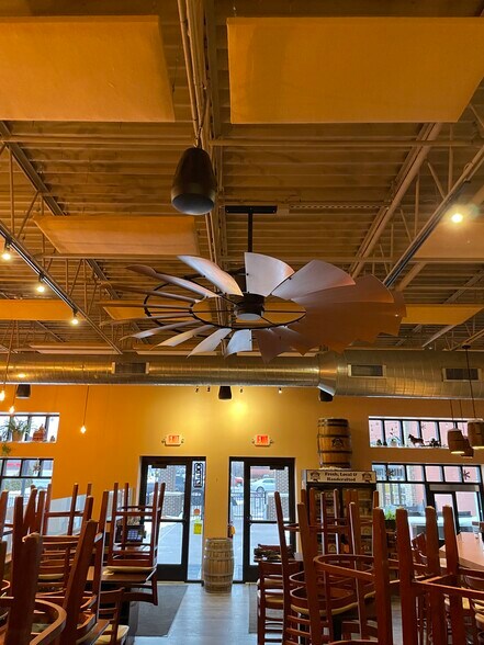 More Photos Of 133-137 W Main St, Little Chute Storefront For Lease