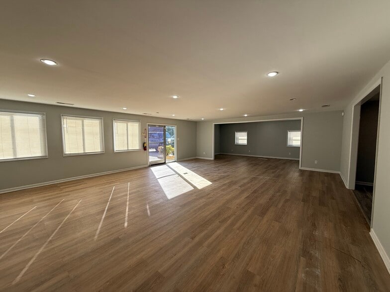 More Photos Of 3738 Boone Trl, Fayetteville Office For Sale