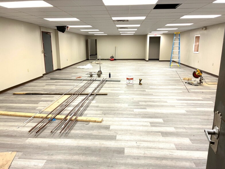 More Photos Of 121 Lincoln Ave, Rochester Manufacturing For Lease