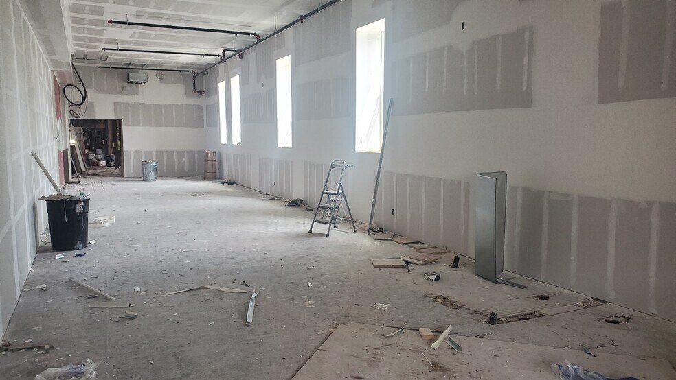 More Photos Of 842 Rice St, Saint Paul Storefront Retail Residential For Lease