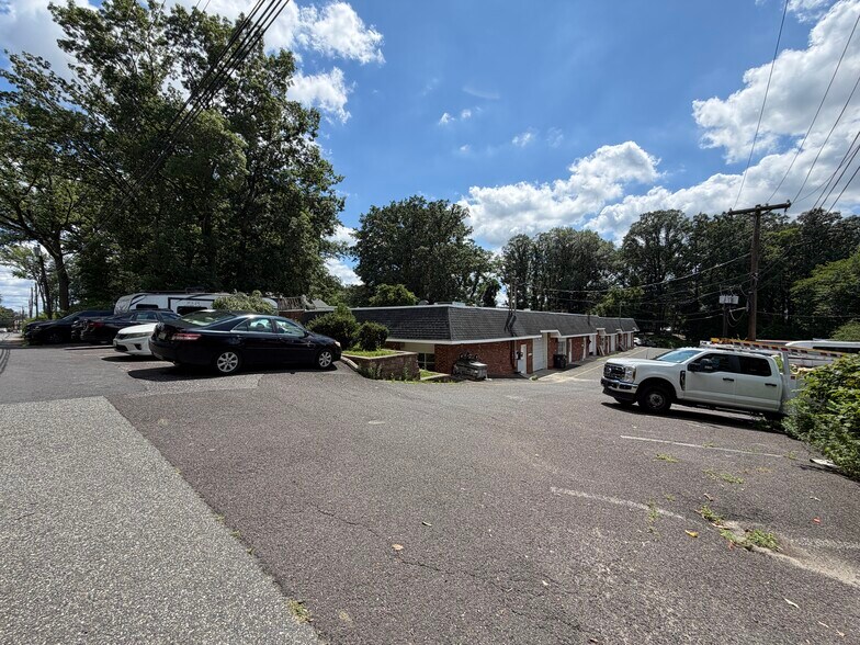 More Photos Of 521 Irish Hill Rd, Runnemede Light Distribution For Sale