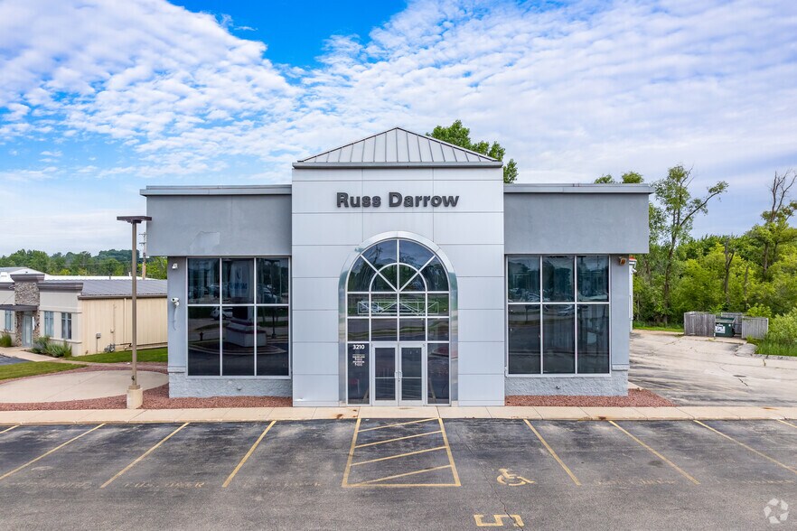 More Photos Of 3210 W Washington St, West Bend Auto Dealership For Lease