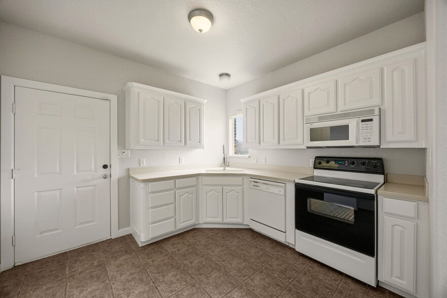 More Photos Of 401 Center Court Dr, Bridgeport Medical For Lease