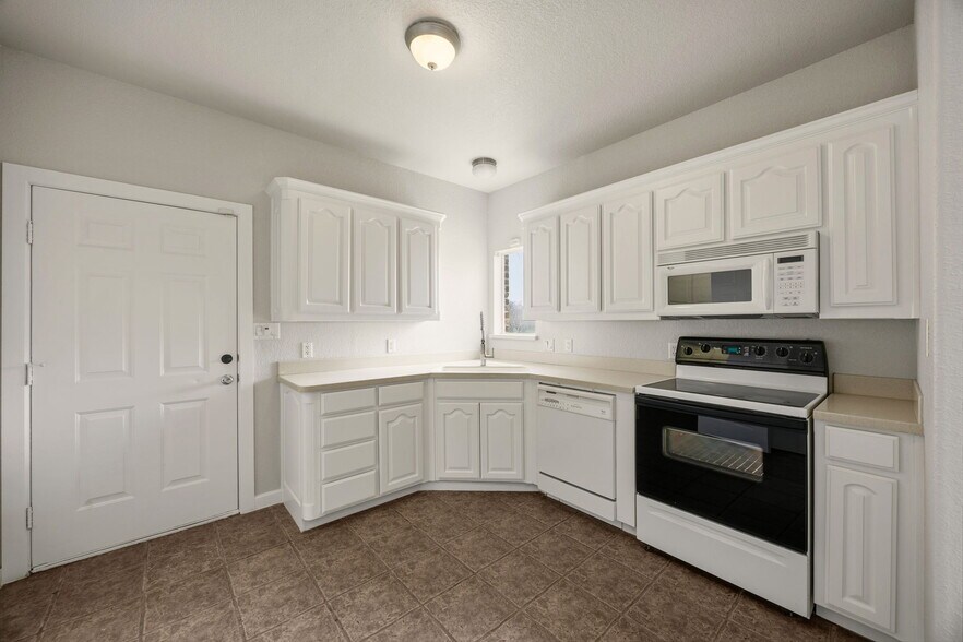 More Photos Of 401 Center Court Dr, Bridgeport Medical For Sale