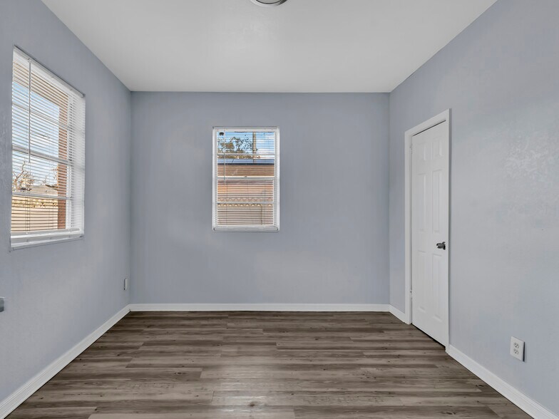 More Photos Of 301 SW 3rd Ter, Mulberry Apartments For Sale