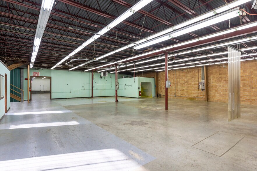 More Photos Of 4400 24th Ave W, Seattle Manufacturing For Sale