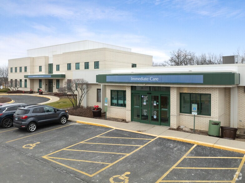 More Photos Of 2 E Rollins Rd, Round Lake Beach Medical For Lease