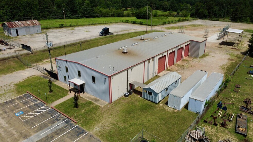 More Photos Of 2103 E SH 31, Kilgore Warehouse For Lease
