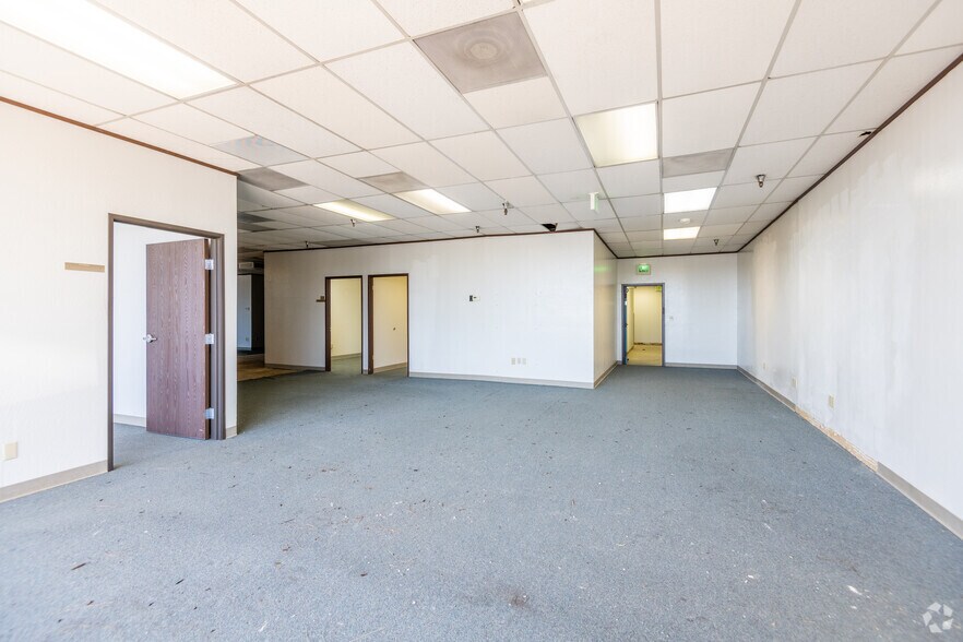 More Photos Of 4241 Williamsbourgh Dr, Sacramento Loft Creative Space For Sale