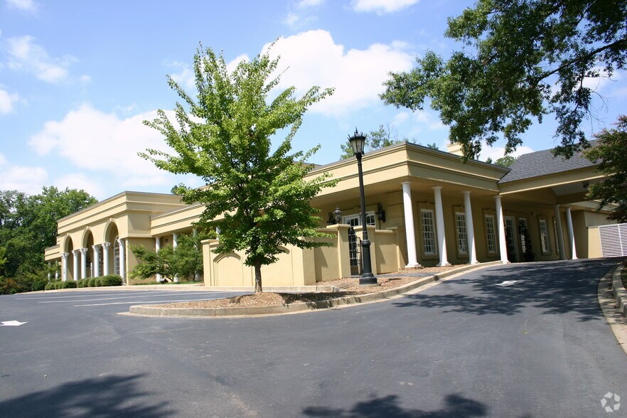 More Photos Of 333 S Pine St, Spartanburg Office For Lease