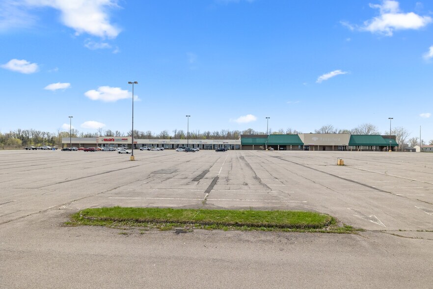 More Photos Of 6100-6180 St. Lawrence Centre, Massena General Retail For Lease