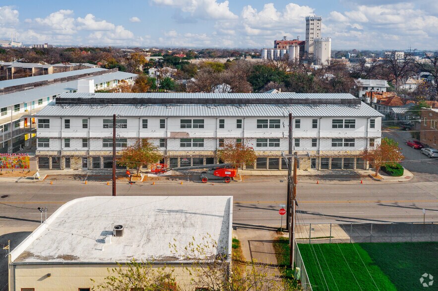 More Photos Of 1010 S Flores St, San Antonio Apartments For Lease