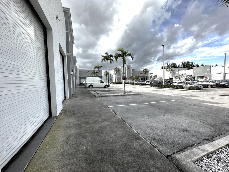 More Photos Of 3300 NW 112th Ave, Miami Light Manufacturing For Lease