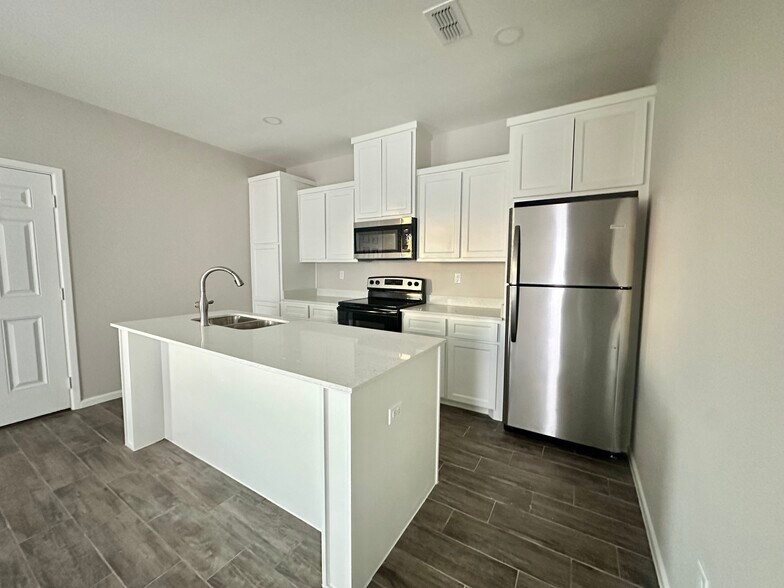 More Photos Of 1014 Starr St, Mercedes Apartments For Sale