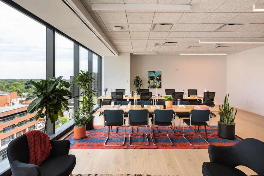 More Photos Of 7272 Wisconsin Ave, Bethesda Office For Sale