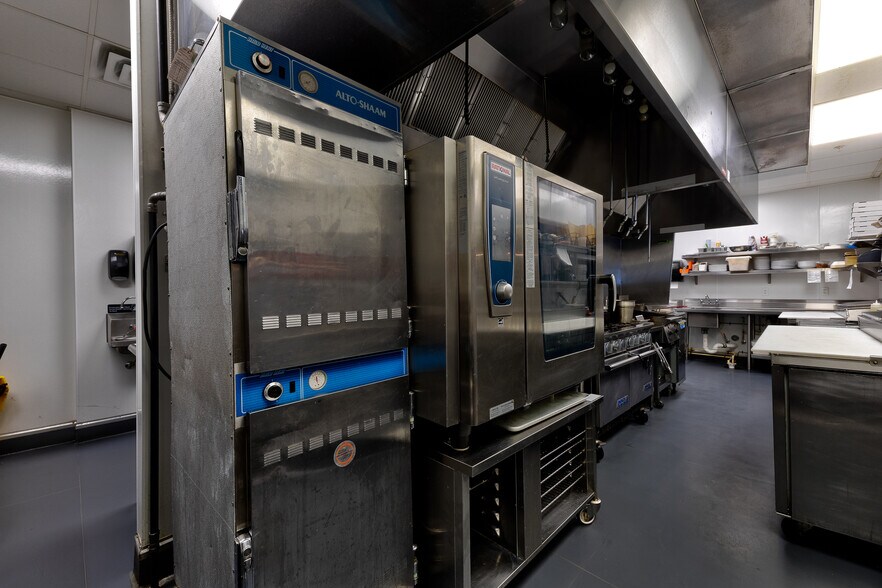 More Photos Of 973 Smith Ave S, Saint Paul Freestanding For Sale