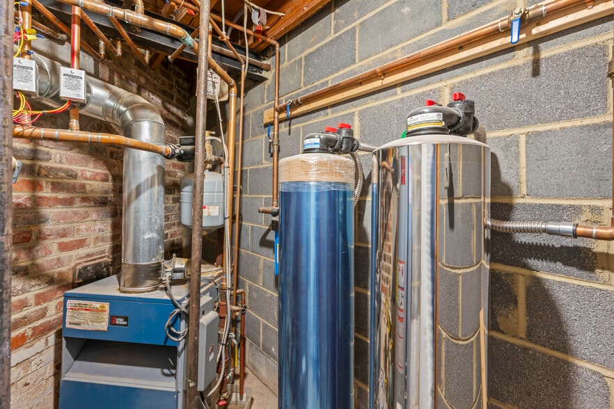 More Photos Of 4235 Chain Bridge Rd, Fairfax Office For Sale