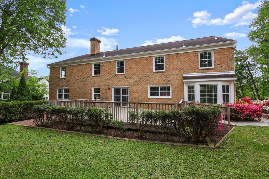 More Photos Of 9725 Lookout Pl, Gaithersburg Healthcare For Sale