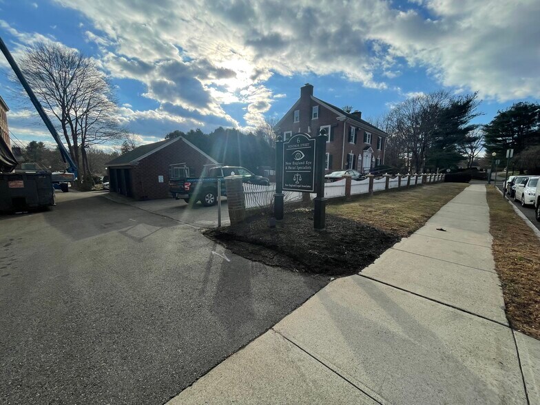 More Photos Of 6 Windsor St, Andover Office For Sale