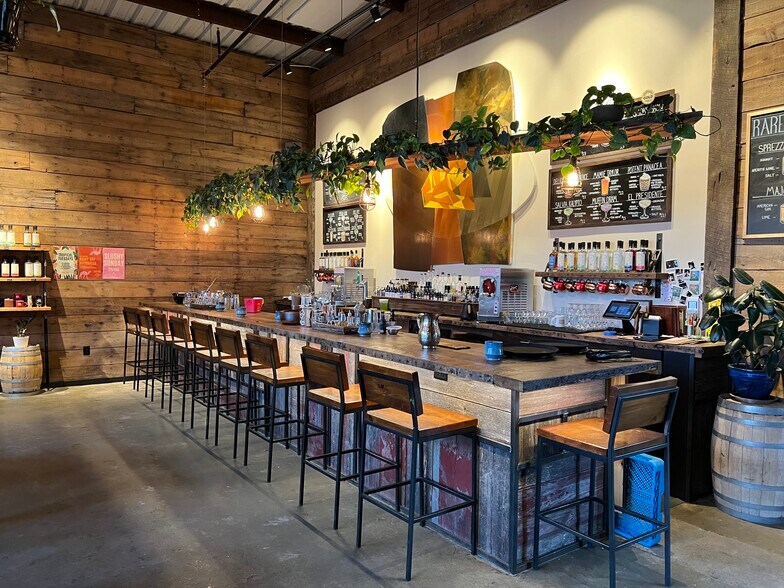 More Photos Of 1401-1431 Northern Ct, Madison General Retail For Sale