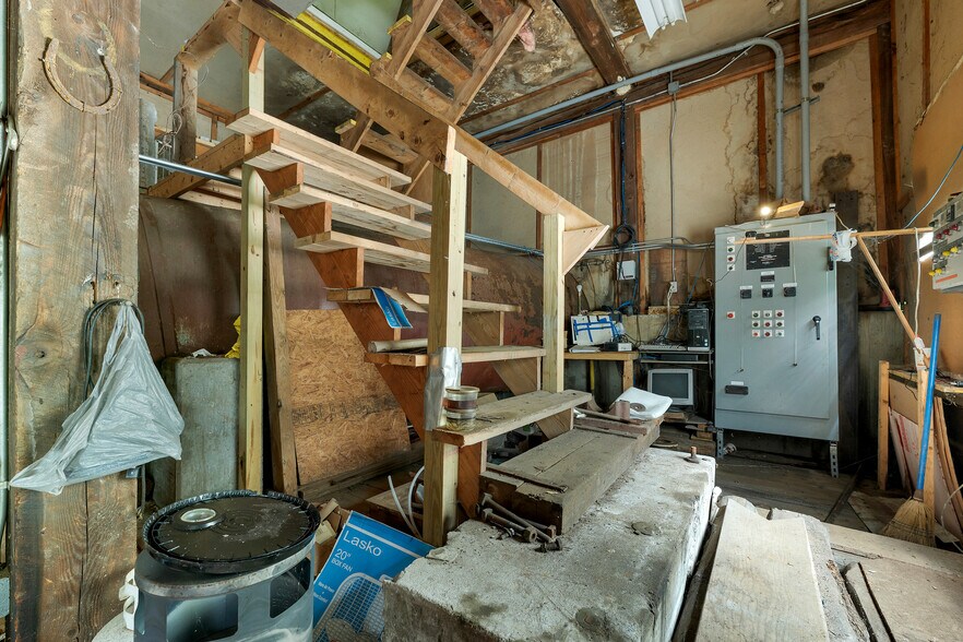 More Photos Of 22 Main St, Ashland Warehouse For Sale