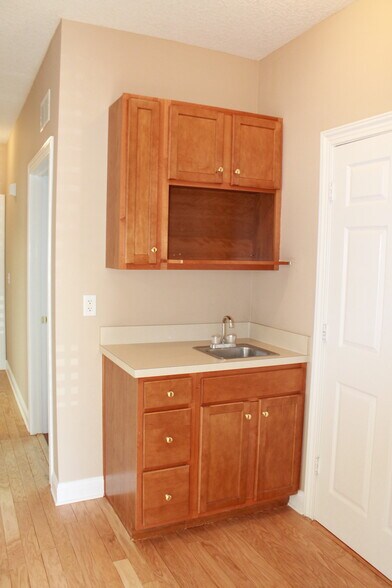 More Photos Of 6817 Southpoint Pky, Jacksonville Office For Sale