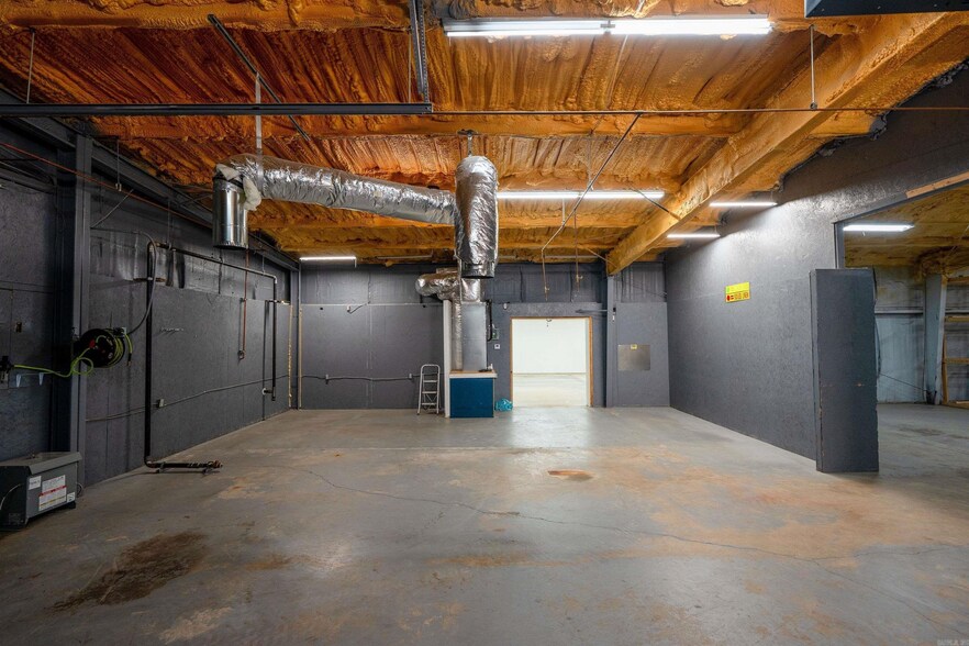 More Photos Of 119 Gemar, Pangburn Industrial For Sale