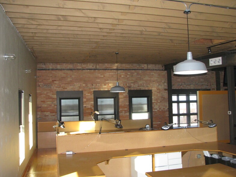 More Photos Of 124 N Broadway, De Pere Loft Creative Space For Lease