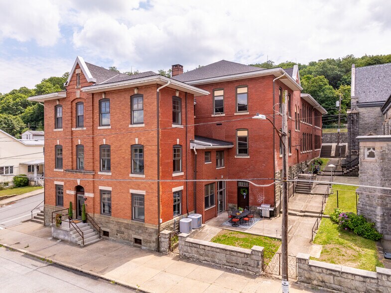 More Photos Of 124 E Abbott St, Lansford Specialty For Sale