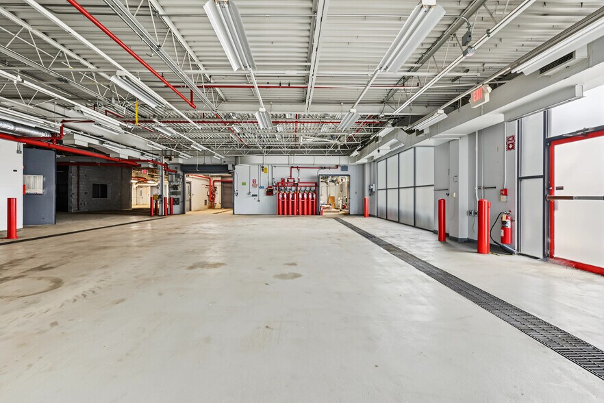 More Photos Of 15201 Mercantile Dr, Dearborn Light Manufacturing For Sale