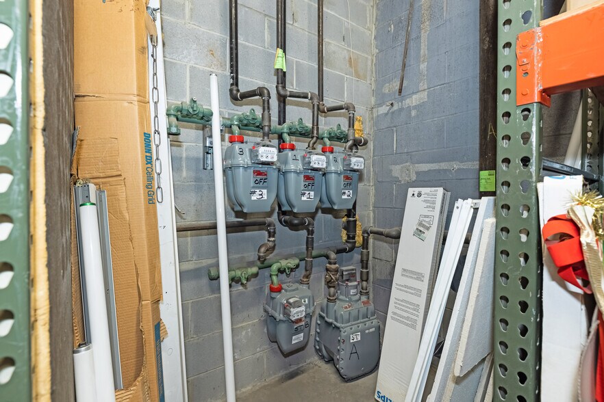 More Photos Of 505 Mola Blvd, Elmwood Park General Retail For Sale