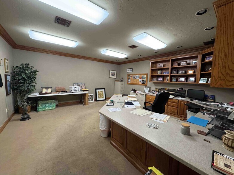 More Photos Of 3709 W Reno Ave, Oklahoma City Showroom For Lease