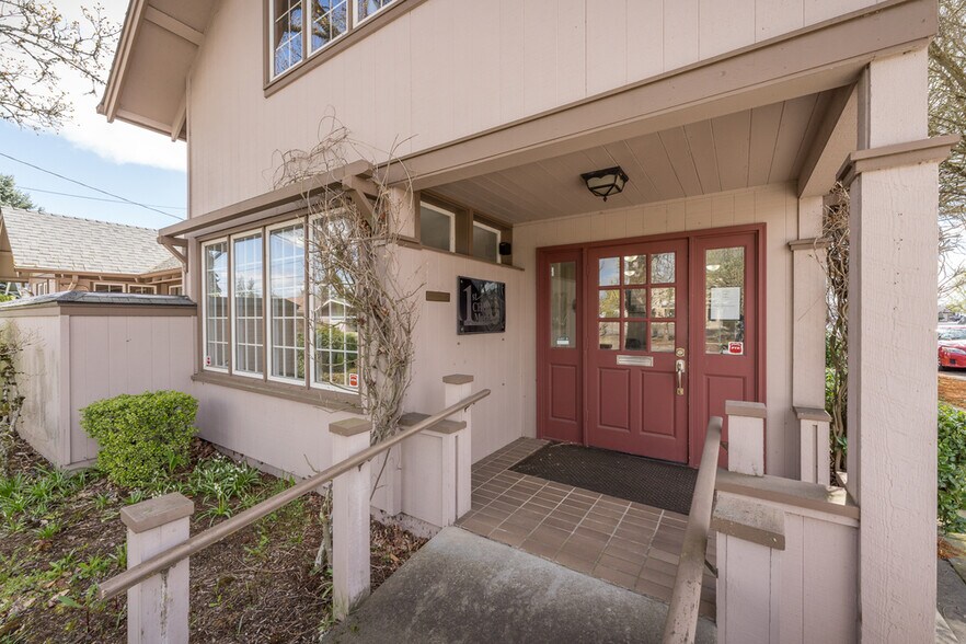 More Photos Of 909-919 Elm St SW, Albany Medical For Sale