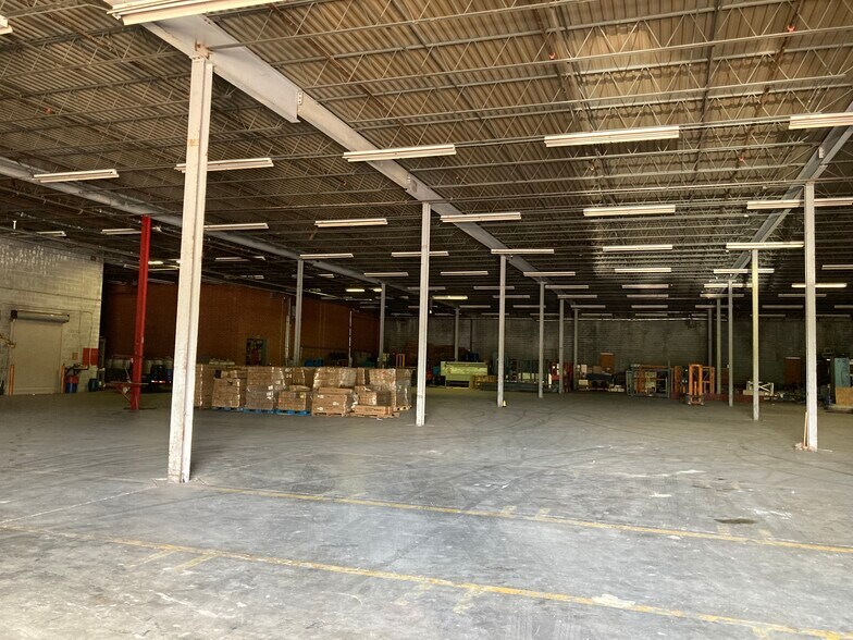 More Photos Of 803 N Oakland St, Gastonia Manufacturing For Lease