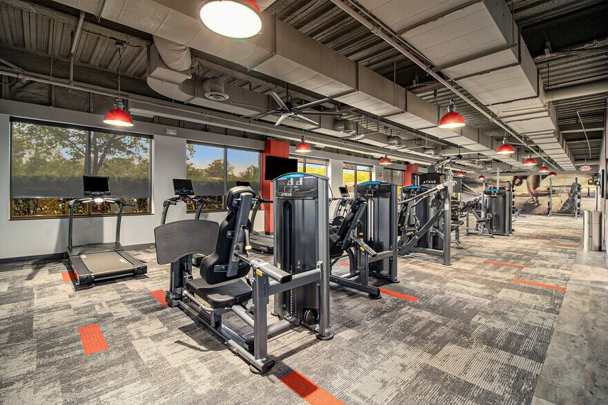 More Photos Of 31440 Northwestern Hwy, Farmington Hills Office For Lease