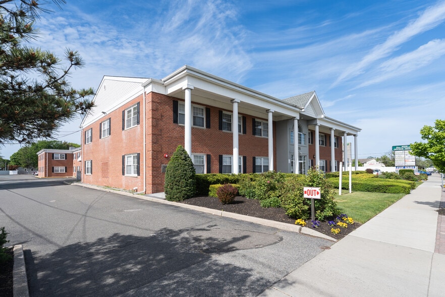 More Photos Of 475 E Main St, Patchogue Medical For Sale