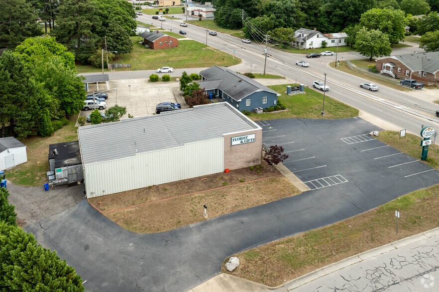 More Photos Of 3601 Airport Blvd NW, Wilson Freestanding For Lease