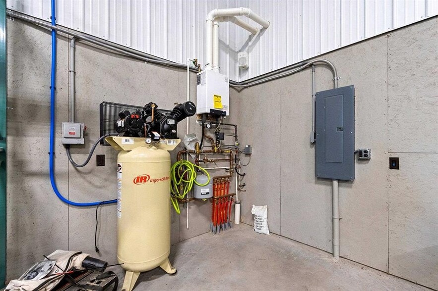 More Photos Of 4030 Champeau Rd, New Franken Warehouse For Sale