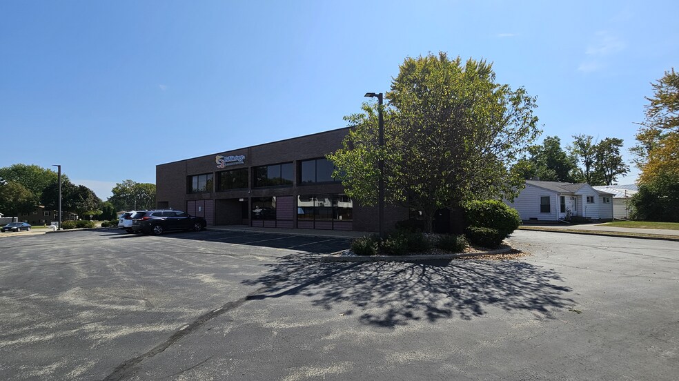 More Photos Of 1093 Appleton Rd, Menasha Office For Sale