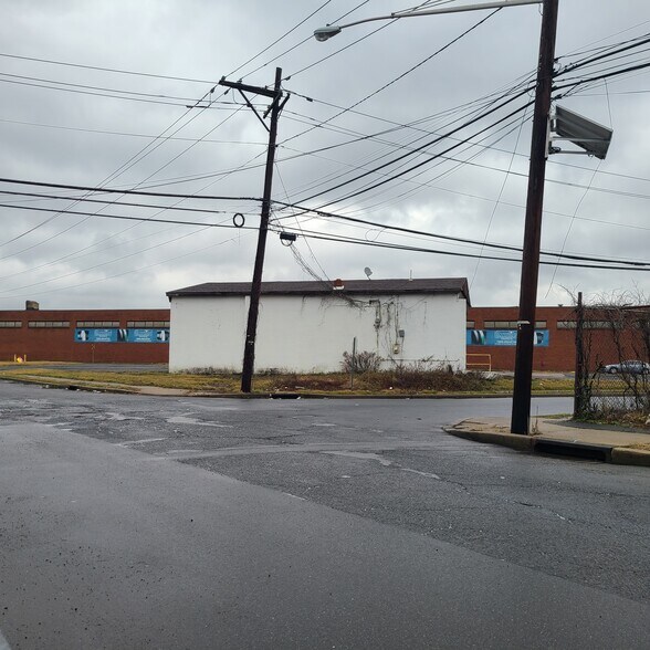 More Photos Of 660 W Ingham Ave, Ewing Auto Repair For Lease