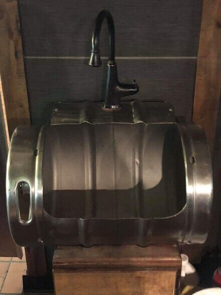 More Photos Of 633 E 1st St, Port Angeles General Retail For Sale