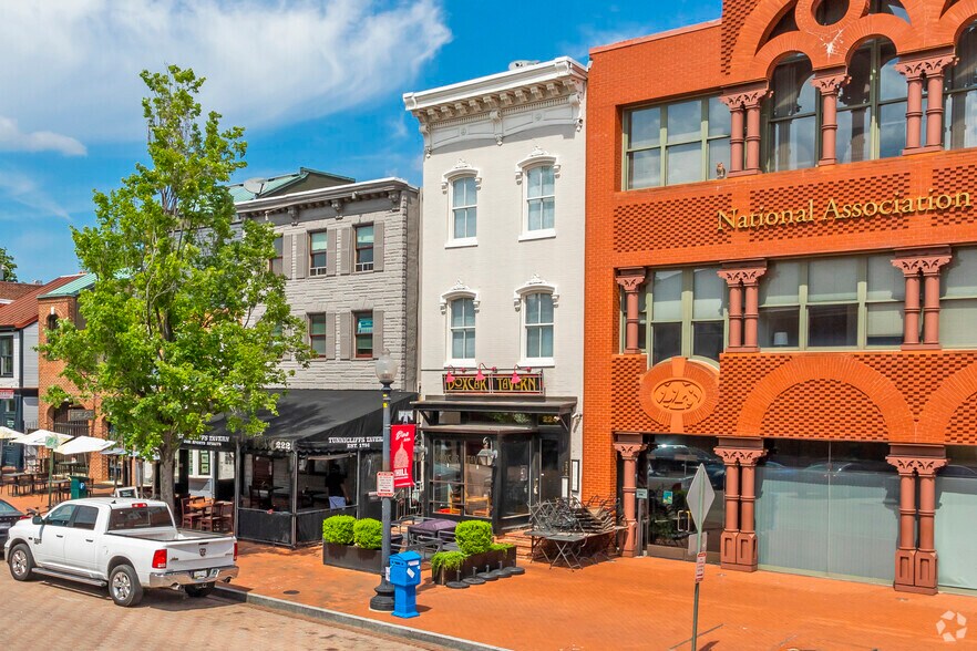 More Photos Of 224 7th St SE, Washington Storefront Retail Residential For Lease