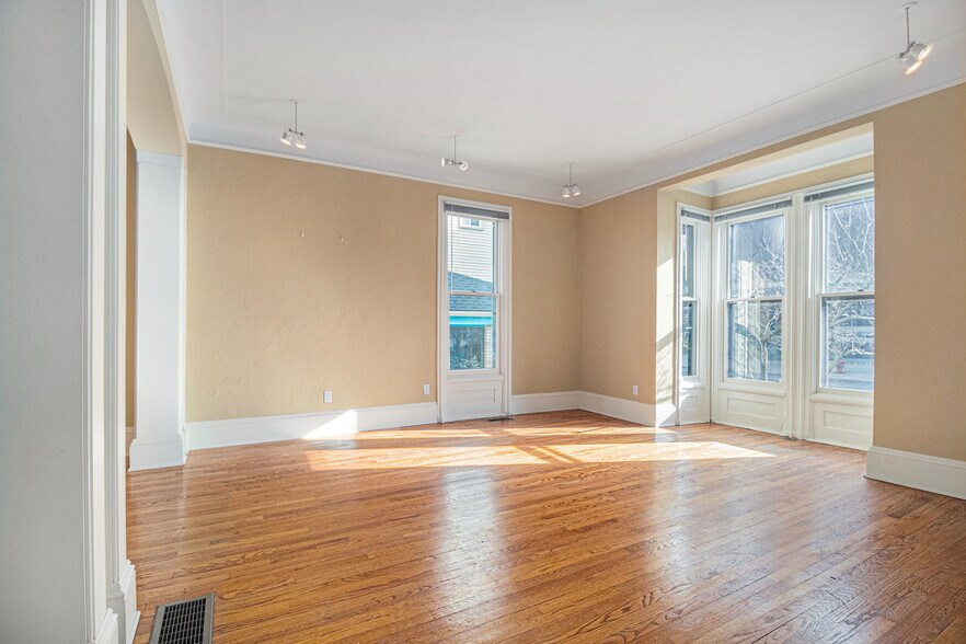 More Photos Of 318 S Thayer St, Ann Arbor Flex For Sale