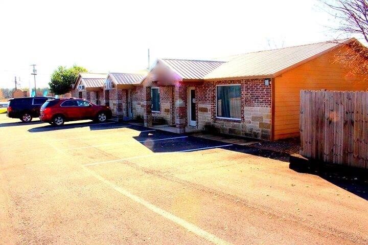 More Photos Of 2004-2006 Jacksonville Dr, Henderson Freestanding For Sale
