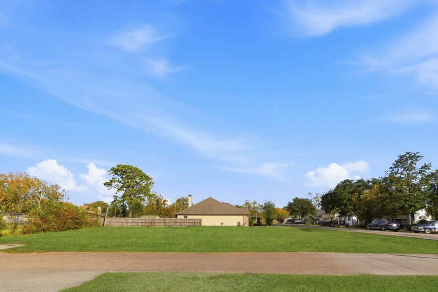 More Photos Of 5043 5045 Higgins and 5035 5037 Paula Street st, Houston Land For Sale